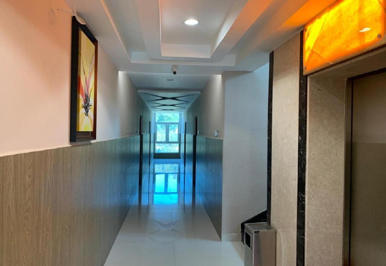 Ganesh Meridian Tiruppattur Exteriér fotografie